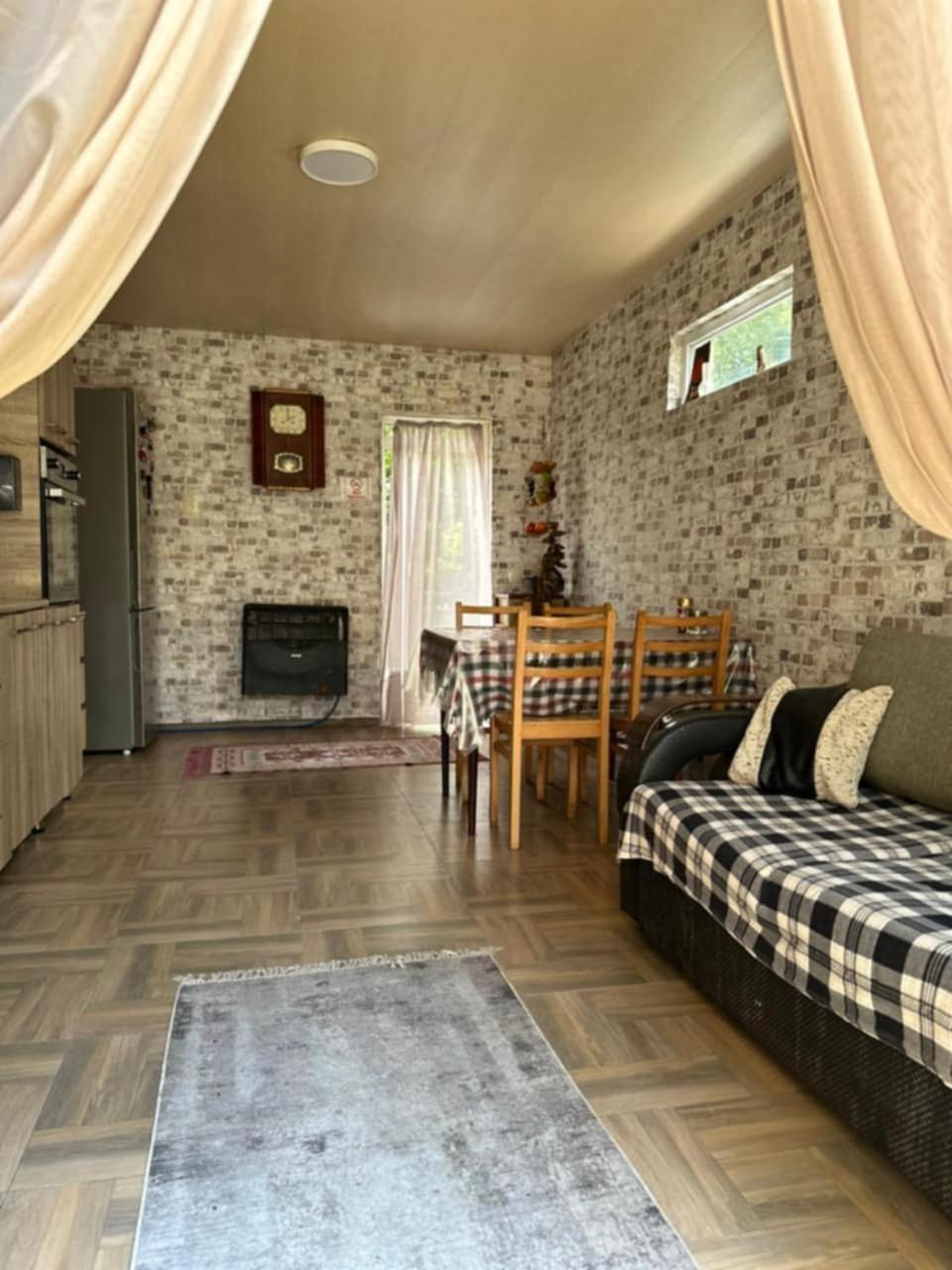 Guest House Barbi Batumi Luaran gambar